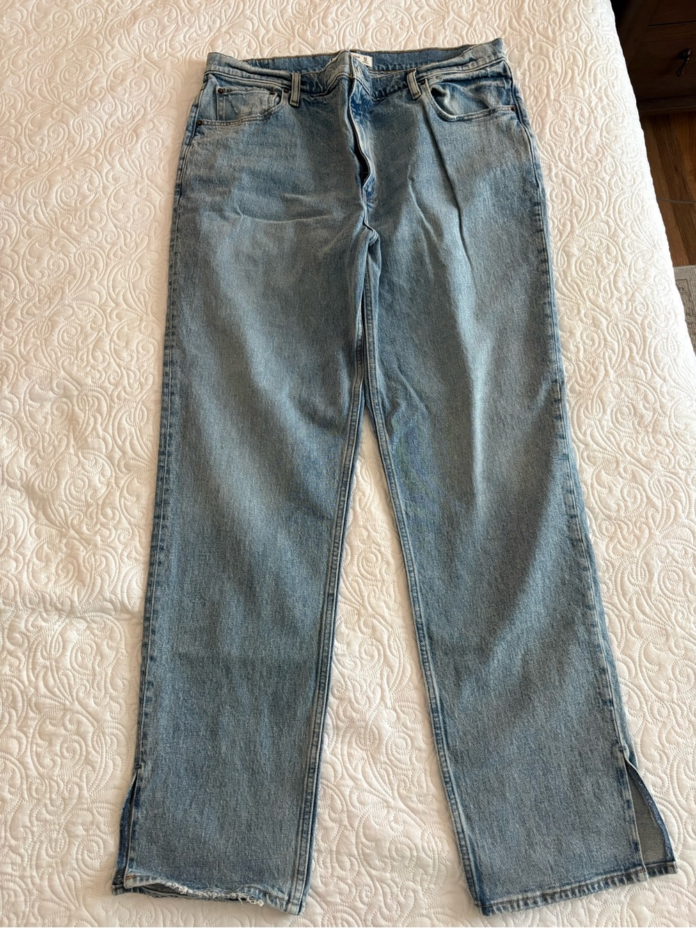 Abercrombie 90’s Straight Ultra High-Rise Split Hem Jeans